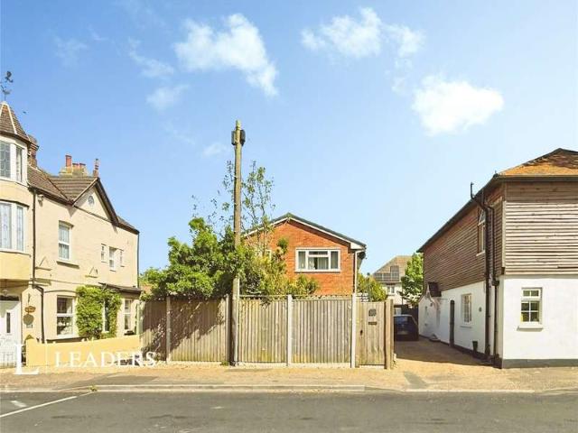 Maisonette for sale in Wick, Clapham