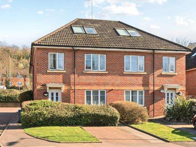Maisonette for sale in Totteridge, Tylers Green