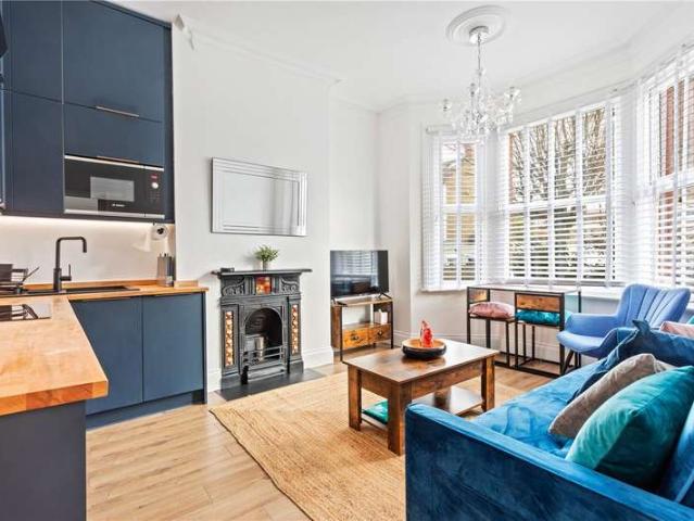 Maisonette for sale in Furzedown, Greater London