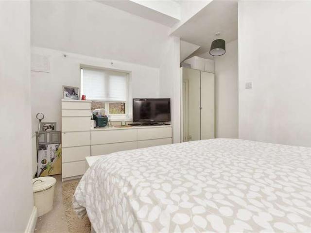Maisonette for sale in Beddington, Greater London
