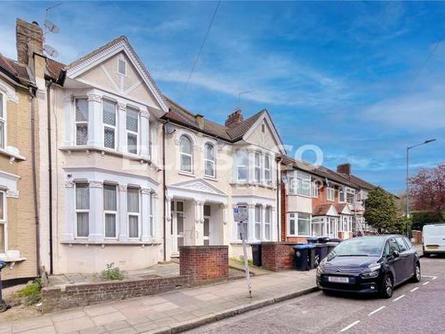 Maisonette for sale in Sudbury, Greater London