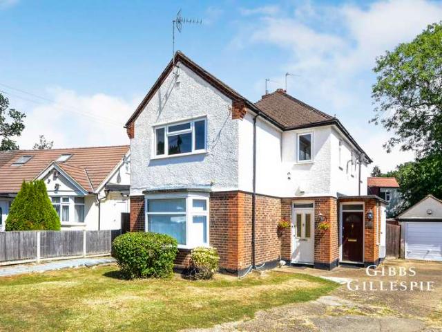 Maisonette for rent in Northwood, Greater London