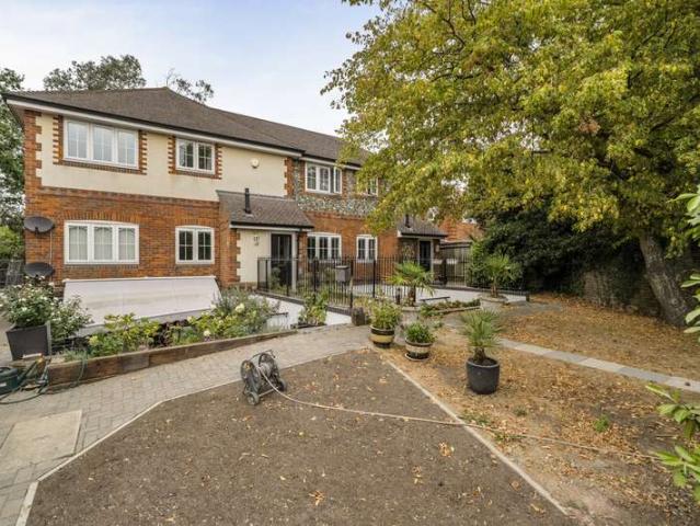 Maisonette for sale in Cranbourne, Winkfield