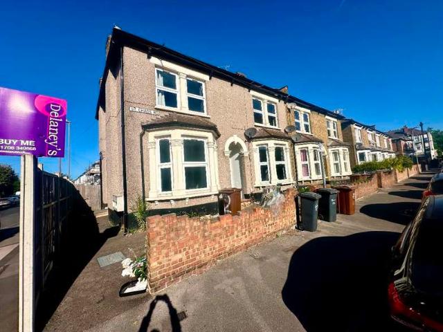 Maisonette for sale in Greater London
