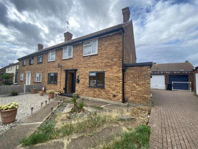 Maisonette for sale in South Hornchurch, Greater London