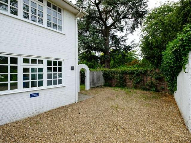 Maisonette for sale in Southlea, Datchet