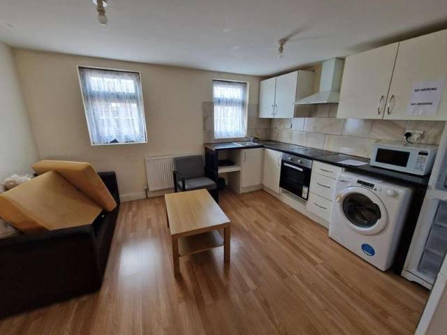 Maisonette for rent in London Borough of Hounslow, Greater London