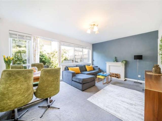 Maisonette for sale in Leyton, Greater London