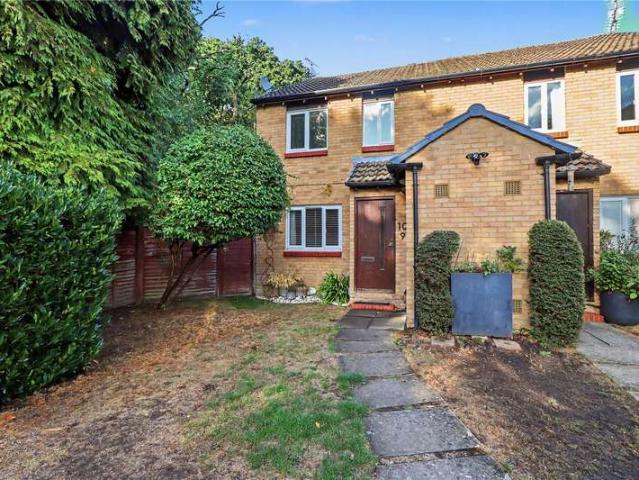 Maisonette for sale in Horsell, Woking