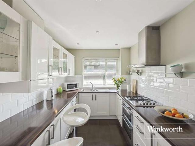 Maisonette for sale in Brunswick Park, Greater London