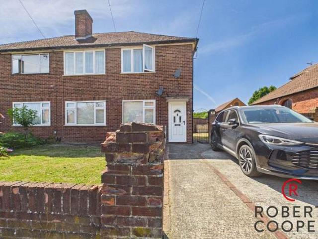 Maisonette for sale in Eastcote Village, Greater London