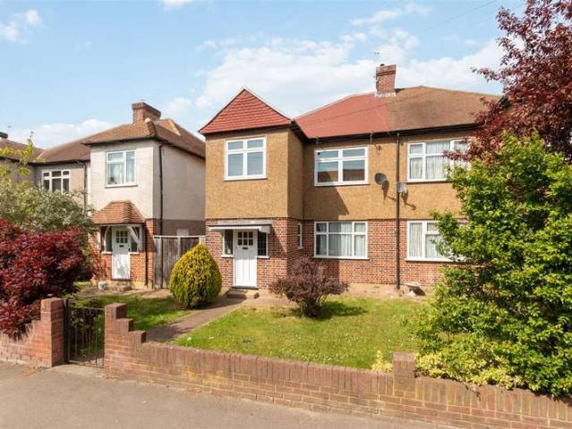 Maisonette for sale in London Borough of Merton, Merton Park