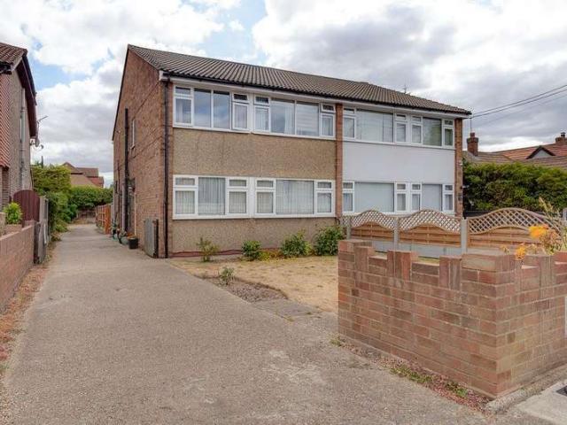 Maisonette for sale in Rainham, Greater London