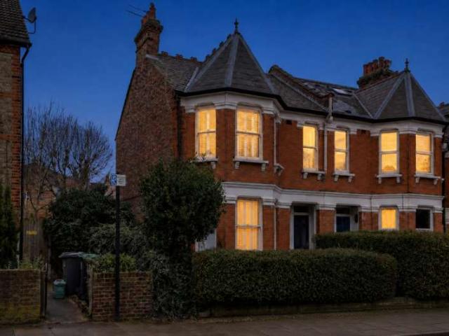 Maisonette for sale in Hornsey, Greater London