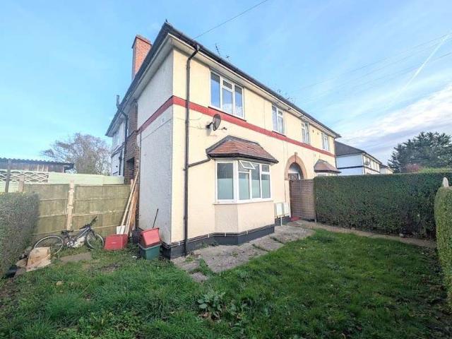 Maisonette for sale in London Borough of Hounslow, Feltham