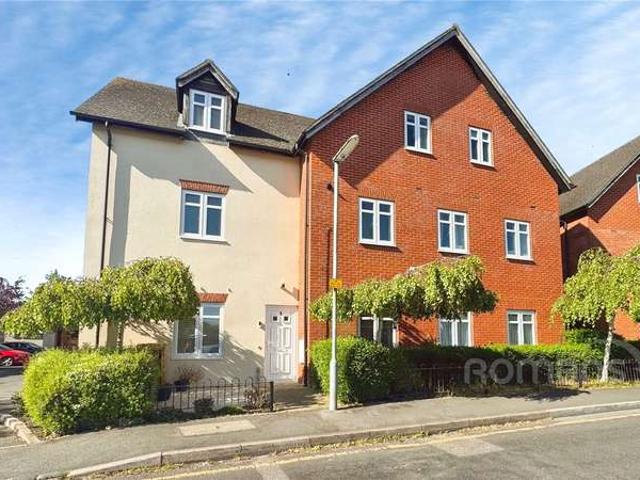 Maisonette for sale in Westborough, Surrey