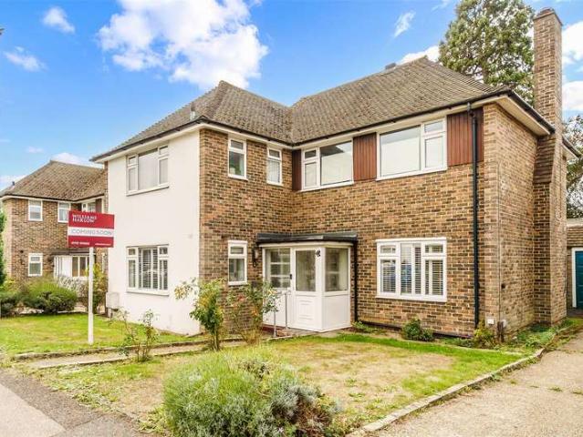 Maisonette for sale in Red Hill, Surrey