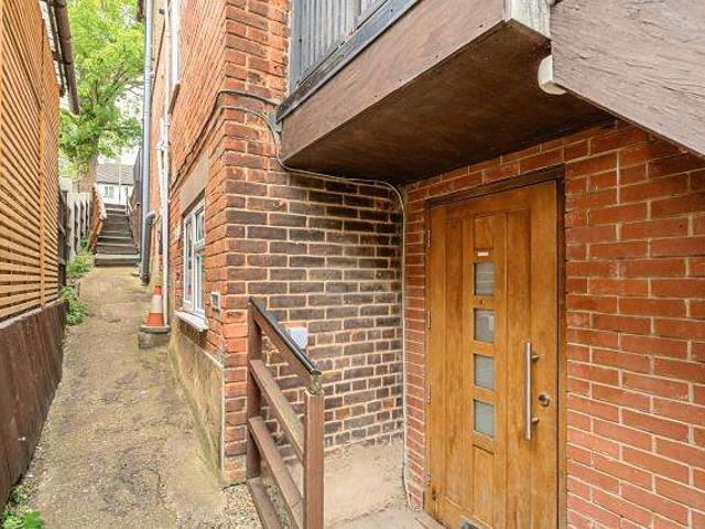Maisonette for sale in Totteridge, Cressex