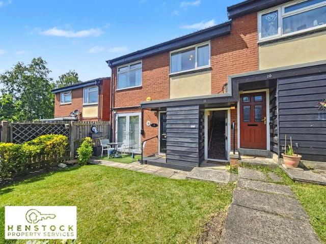 Maisonette for sale in Burnedge, Greater Manchester