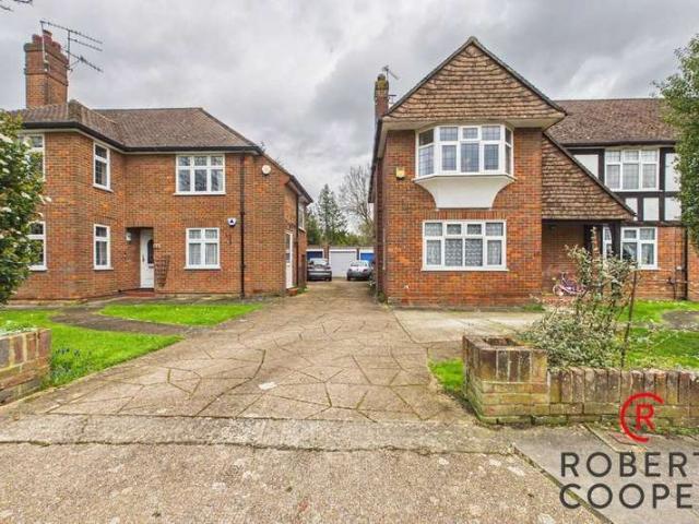 Maisonette for sale in Eastcote, Greater London