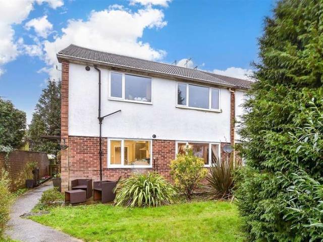Maisonette for sale in Hillview, Surrey