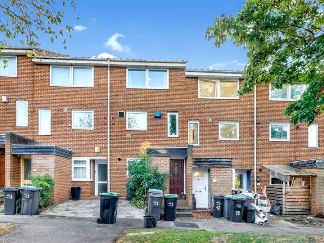 Maisonette for sale in London Borough of Croydon, Greater London