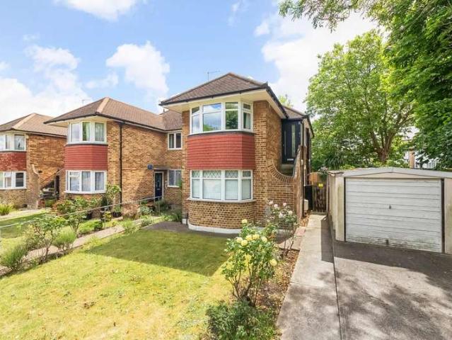 Maisonette for sale in London Borough of Lewisham, Bell Green