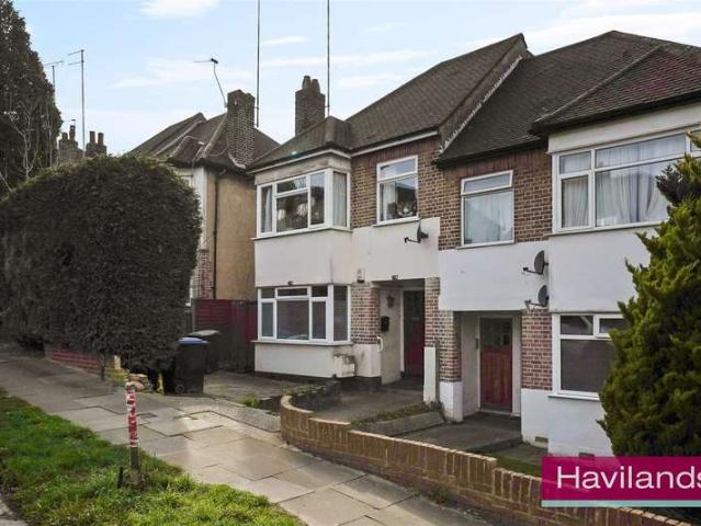 Maisonette for sale in Winchmore Hill, Greater London