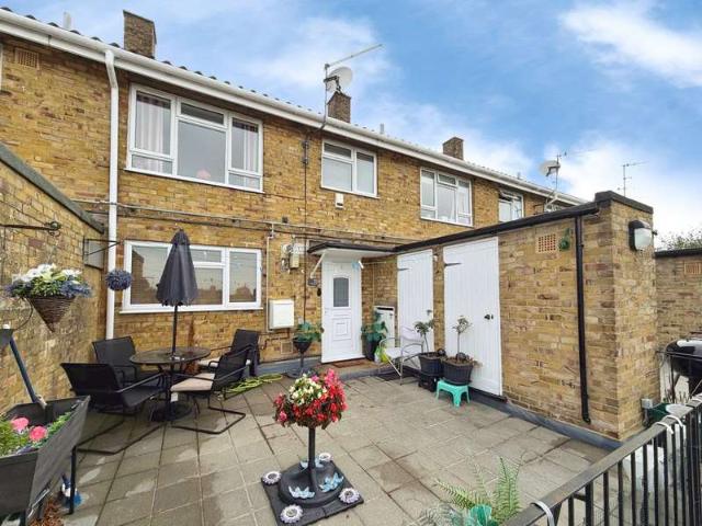 Maisonette for sale in Easthampstead, Bracknell
