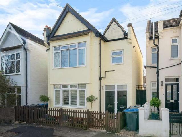 Maisonette for sale in London Borough of Merton, Raynes Park
