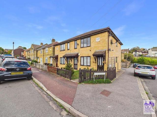 Maisonette for sale in Strood, Medway