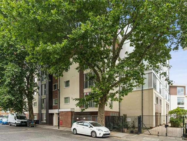 Maisonette for sale in Islington, Greater London