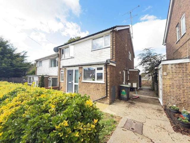 Maisonette for sale in Spring Park, Luton