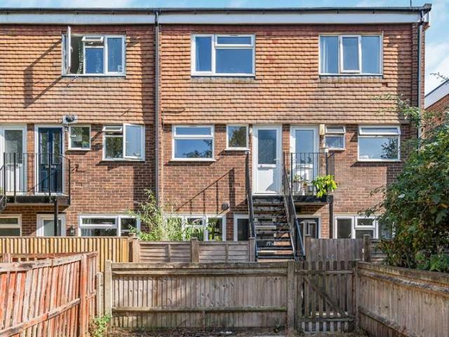 Maisonette for sale in Wrecclesham, Fole