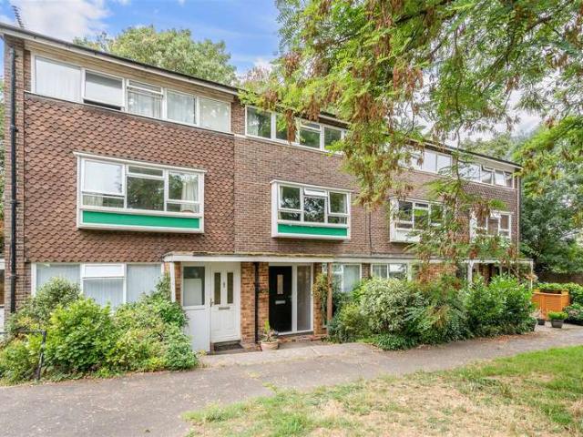 Maisonette for sale in Woodcote, Epsom