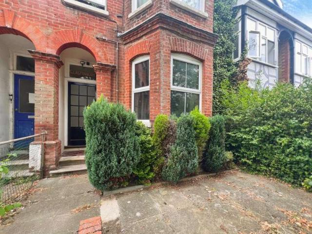 Maisonette for sale in Aldershot, Hampshire