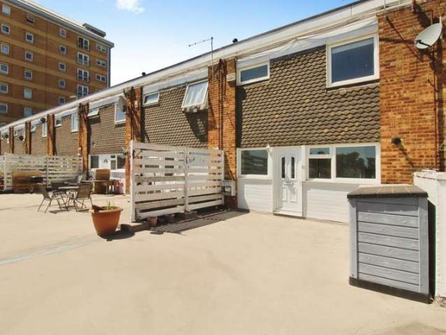 Maisonette for sale in Broxbourne, Hertfordshire
