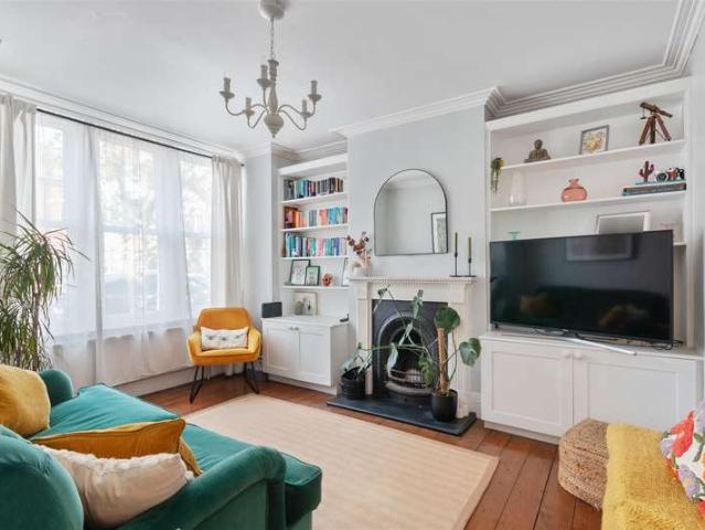 Maisonette for sale in London Borough of Merton, Merton Park