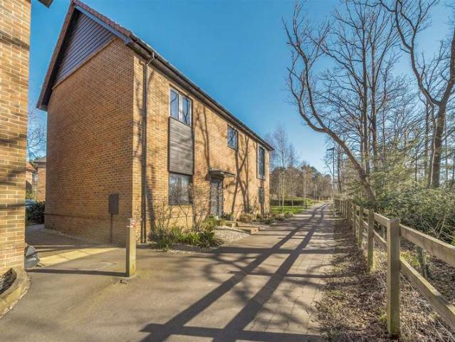 Maisonette for sale in Buckler's Park, Crowthorne