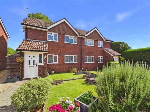 Maisonette for sale in West End, Heol-las
