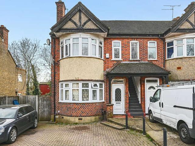 Maisonette for sale in Wealdstone, Greater London
