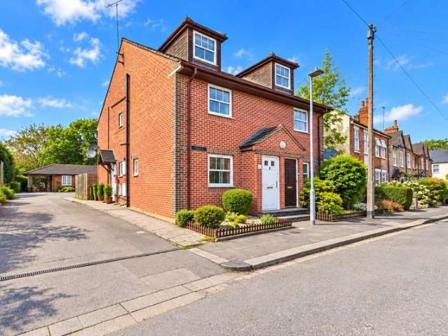 Maisonette for sale in Dee Park, Reading