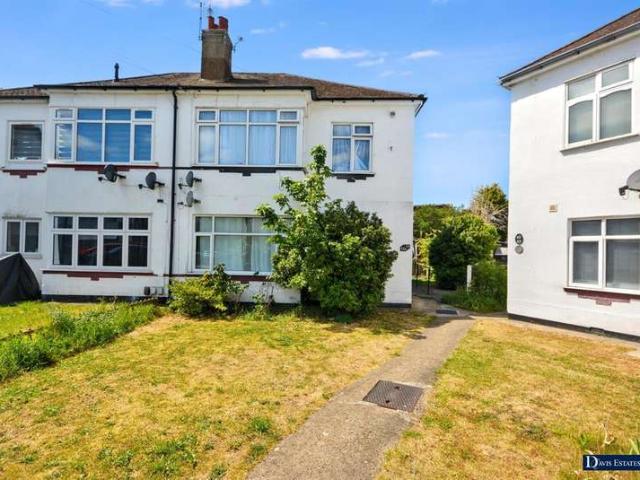Maisonette for sale in London Borough of Havering, Greater London