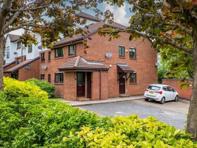 Maisonette for sale in Worcester Park Estate, Monks Orchard