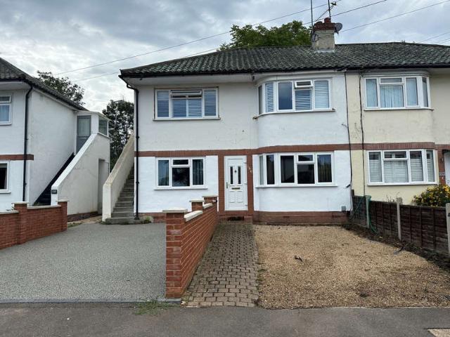 Maisonette for sale in Stoneleigh, Ewell