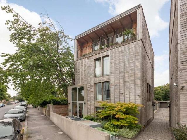 Maisonette for sale in London Borough of Lewisham, Brockley