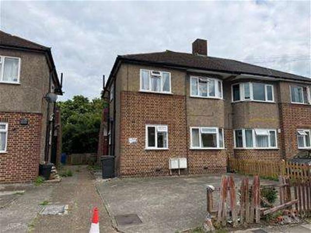 Maisonette for sale in London Borough of Merton, Mitcham