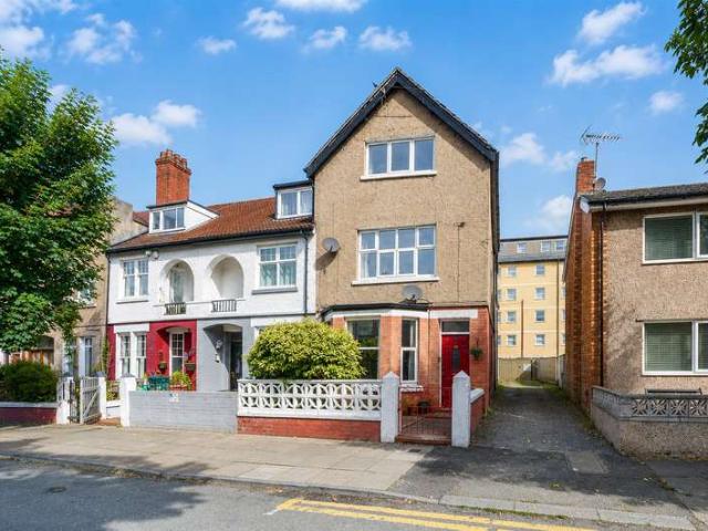 Maisonette for sale in Llandudno, Wales