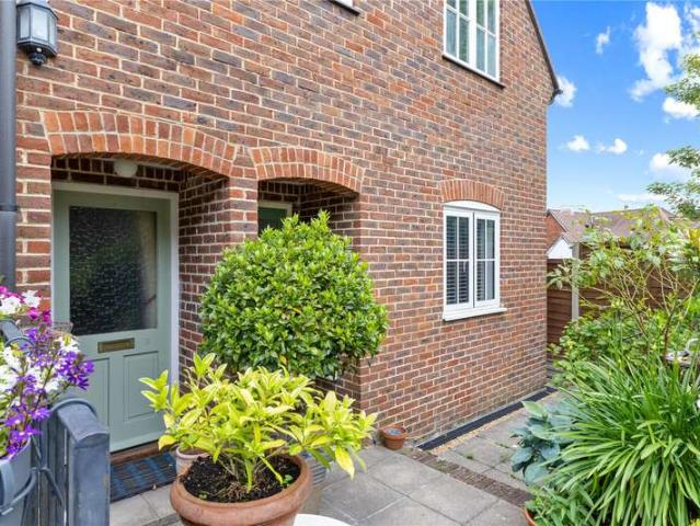 Maisonette for sale in Haslemere, Waverley