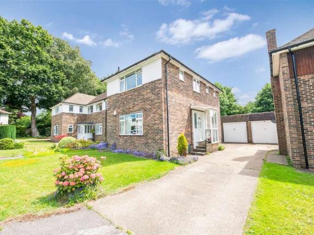 Maisonette for sale in Red Hill, Surrey